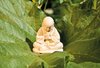 Kleiner Mönch, elfenbeinfarben aus Kunstharz, ca. 11 cm hoch